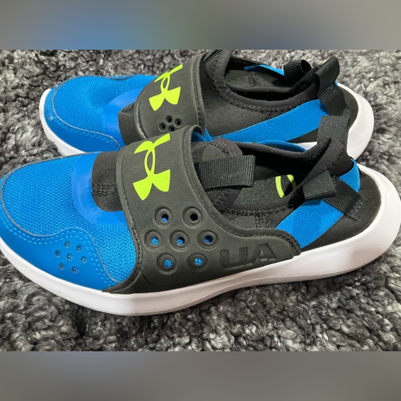 Under Armour Other - Under armour boys Runplay sneaker